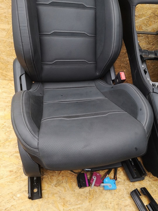 фото №7, Mercedes gt w290 x290 сиденья amg диван обшивки европа