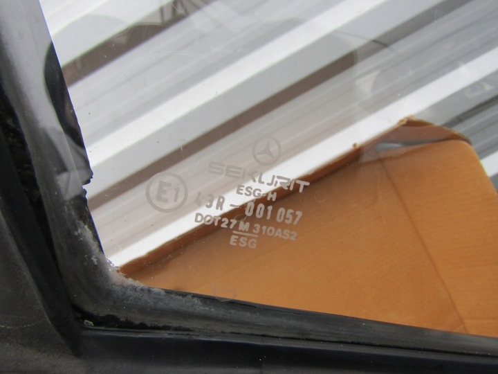 фото №16, 7 mercedes w124 универсал белая левая стекло задняя боковая крыльев + прокладка