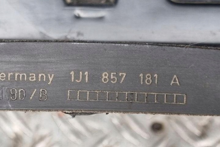 фото №9, Панель роздавальна, капот vw golf iv варіант 1j5 1j1857181a 1.9l дизель