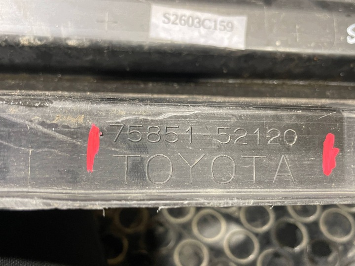 фото №10, Toyota yaris cross 20- молдинг порогова права накладка na поріг правий