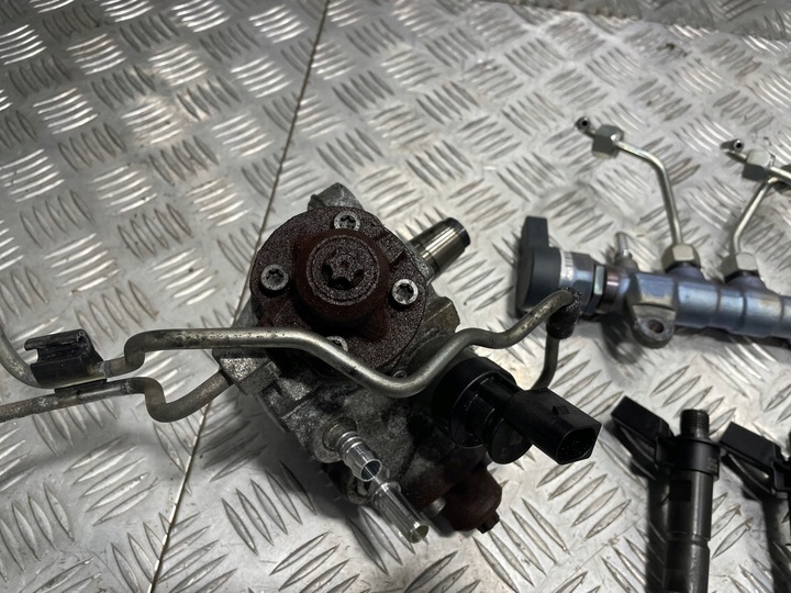 фото №8, Система топливный форсунки насос bmw g01 g11 g20 g30 3.0d b57 8571565 8571555