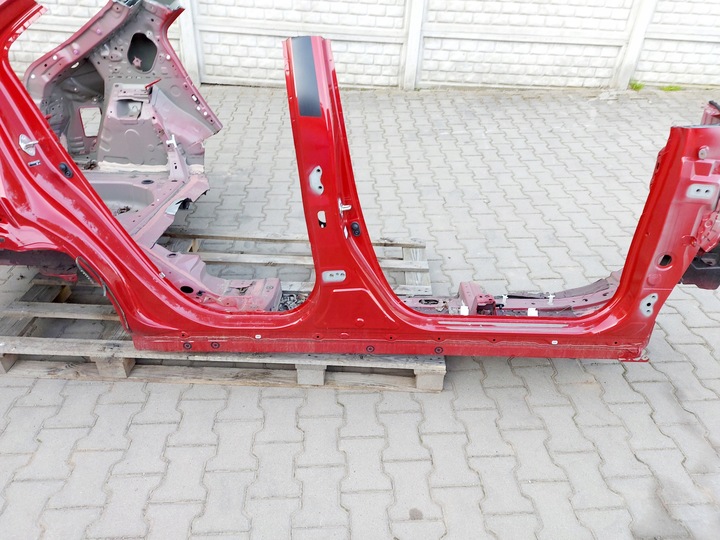 фото №1, Toyota yaris cross порог стойка правые 23r.