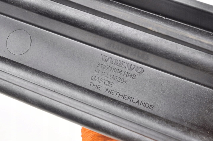 фото №6, Volvo xc60 i рестайлинг шина направляющая багажника 31271584 правая