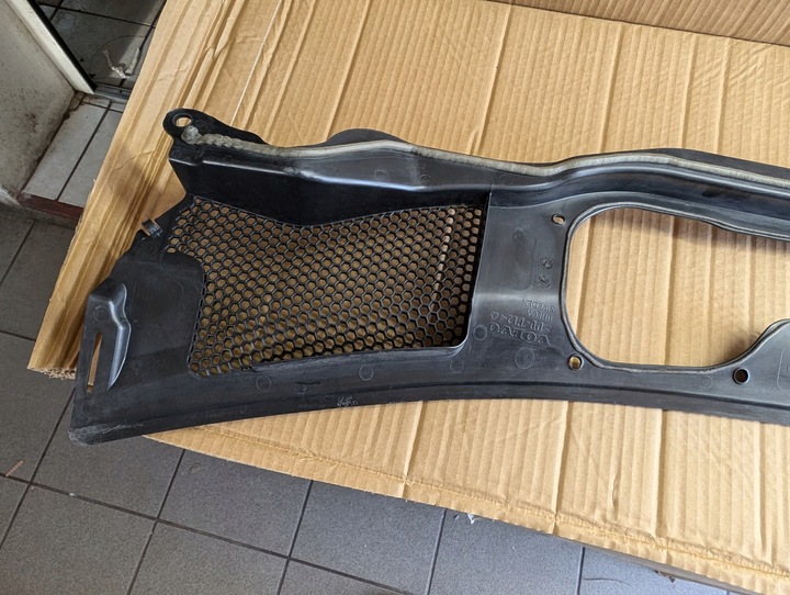 фото №10, Volvo v40 ii панель под лобовым стеклом 31278103