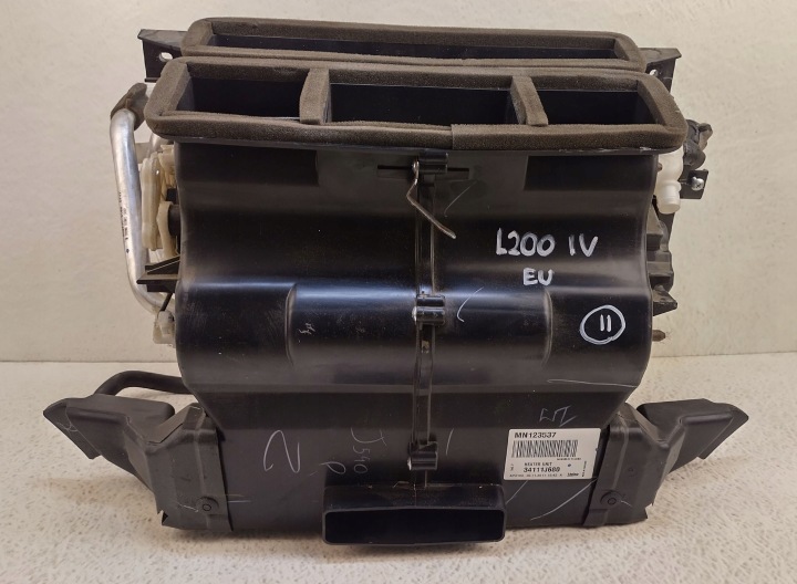 фото №6, Mitsubishi l200 4 iv рестайлинг 10-15 отопитель кабины европа mn123537