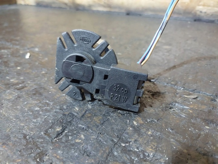 фото №9, Держатель вкладка лампочки зад audi a6 c4 4a универсал 32cp