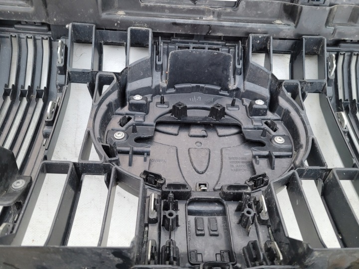 фото №15, Toyota land cruiser j150 решётка решётка 53101-60e70