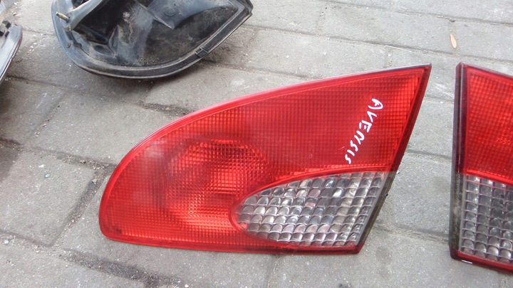 фото №1, Лампа зад задняя правая toyota avensis t22 универсал