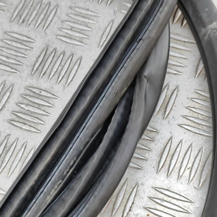 фото №6, Уплотнитель передний левых дверь nissan qashqai iii j12 808316ua2a 28987466