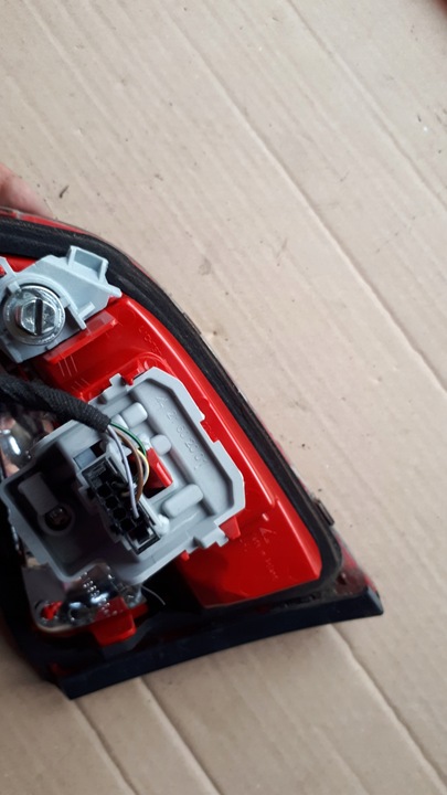 фото №9, A4 b8 s4 лампа led левая левый зад w крышка багажника универсал