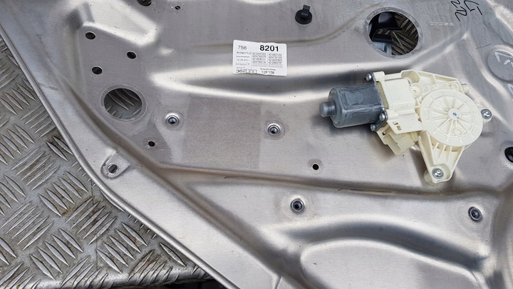 фото №11, Mercedes w212 podnśnik скла лівий зад