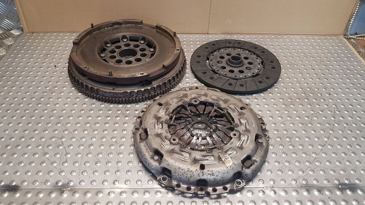 фото №1, Колесо двомасовий зчеплення kpl 31437538 volvo xc90 ii s60 ii v60 v40 ii 2.0