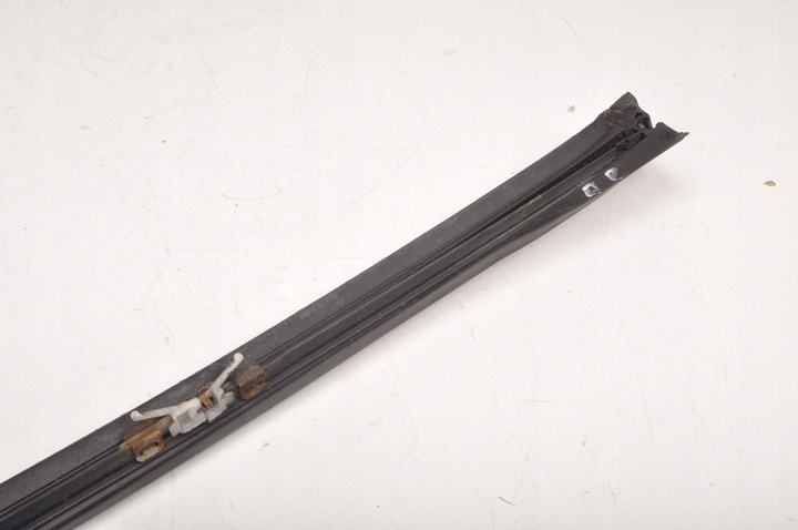 фото №6, Volvo xc70 ii планка скла передній лобовий 30753553 права