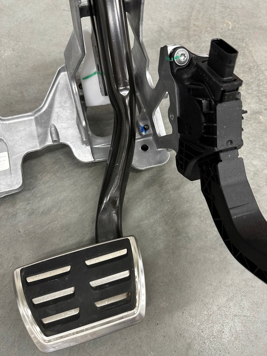 фото №3, Каркас педаль газа тормоза q5 80a 2.0 tdi 22r