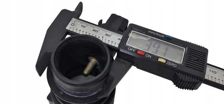 фото №7, Bmw e60 e70 e46 шланг трубка штуцер радиатор воды колено з датчиком