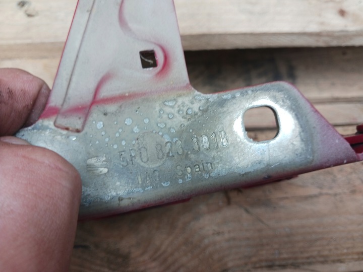 фото №7, Комплект петли капота seat altea toledo iii ls3h 5p0823301b 5p0823302b