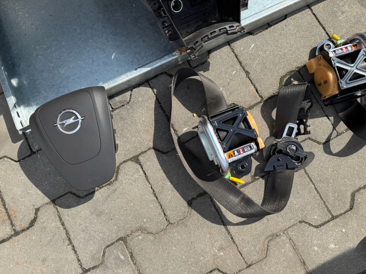 фото №6, Opel mokka i торпедо консоль подушка подушки ремни оригинал демонтаж