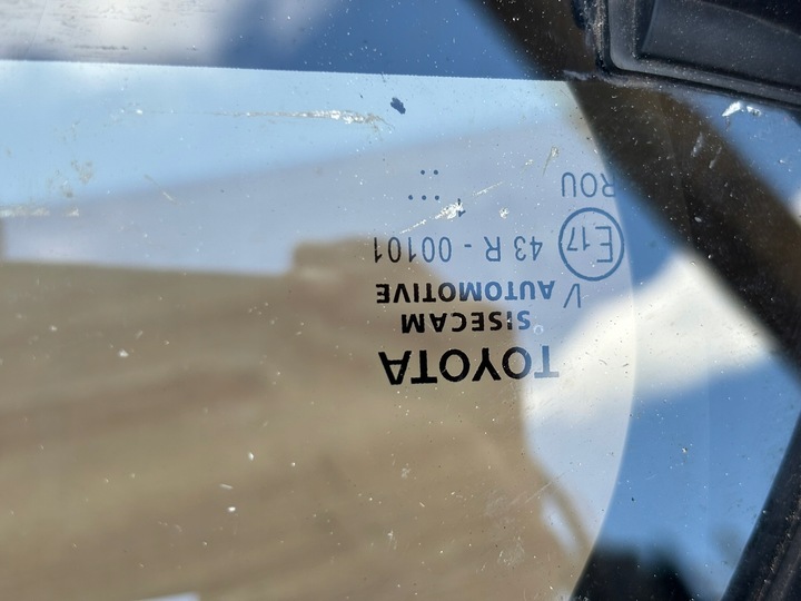 фото №3, Toyota yaris cross скло двері праві зад малий трикутник 43r00101 k70/820