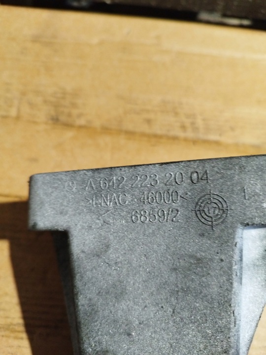 фото №3, Лапи двигателя sprinter 907 w907 3.0 cdi 6422232004