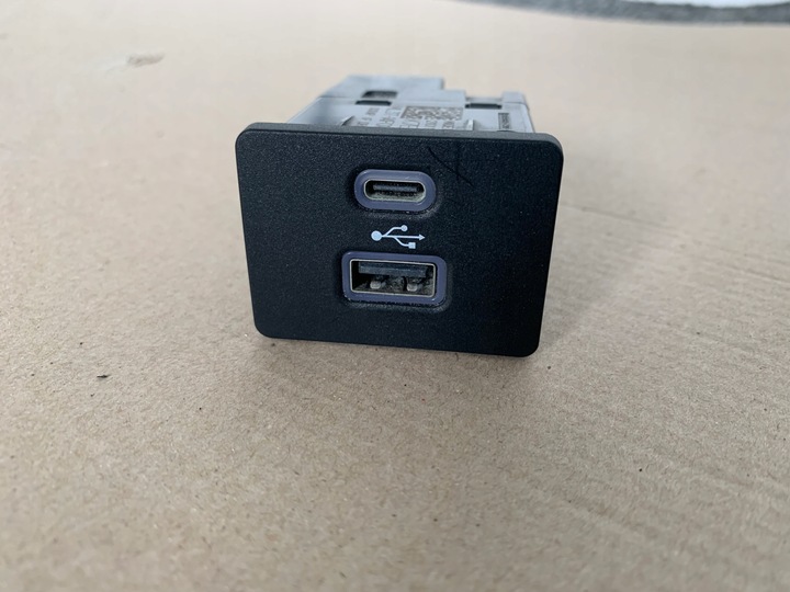 фото №1, Ford mustang mach-e rwd гнездо port usb оригинал