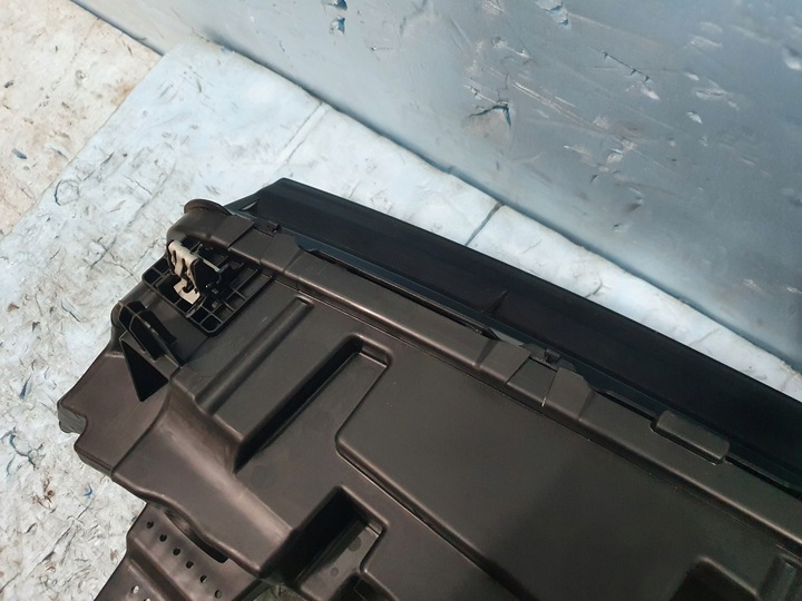 фото №7, Лампа накладка средняя xpeng g9 ev перед