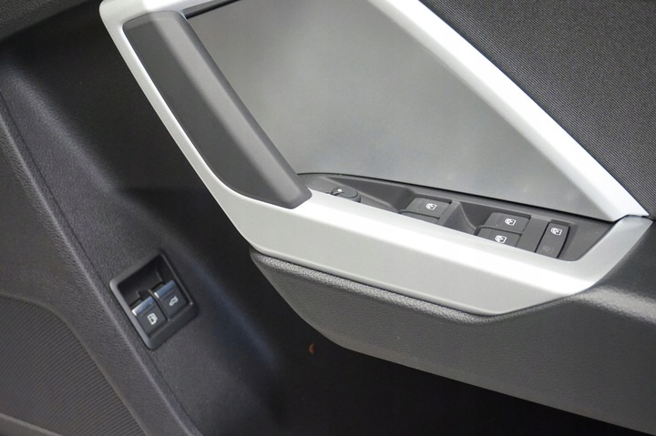 фото №11, Обивка боковина правые переднее audi q3 ii f3 83a 83c867106f