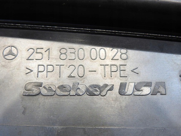 фото №9, Панель під лобовим склом mercedes r w251 2518300028