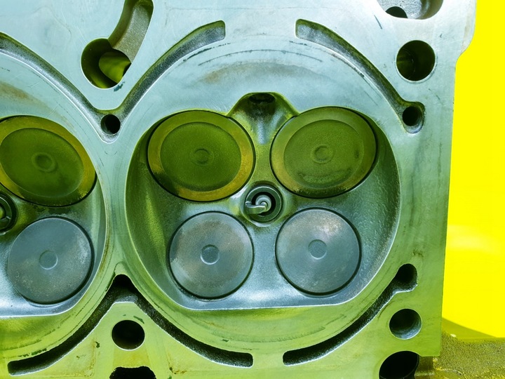 фото №13, Головка права audi q5 8r a5 8t a4 b8 a6 c7 2.8 3.2 fsi cal chv 06e103404a