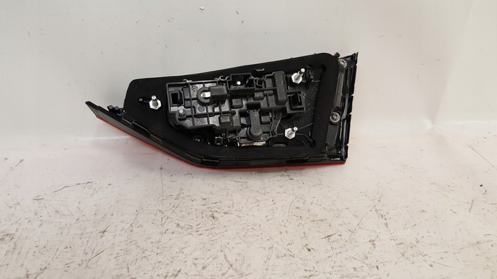 фото №16, Audi a3 8v рестайлинг лампа зад левая w крышка багажника 8v0945075
