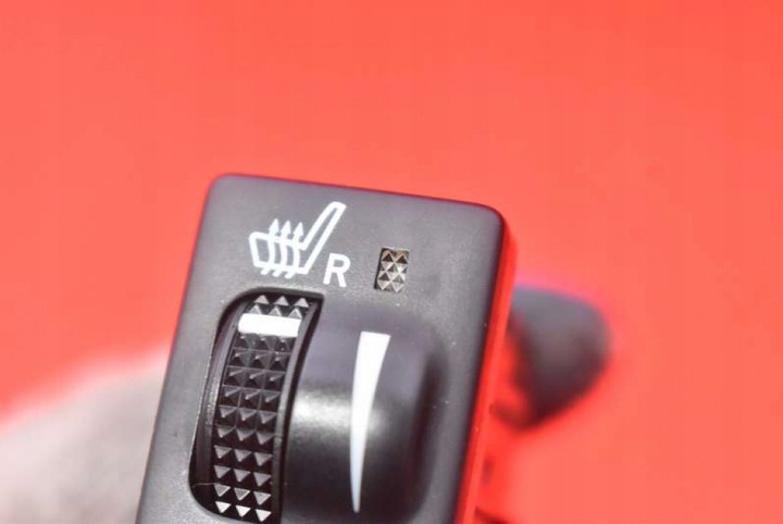 фото №9, Вимикач підігріву сидіння правий 453485 toyota avensis t27 09-11