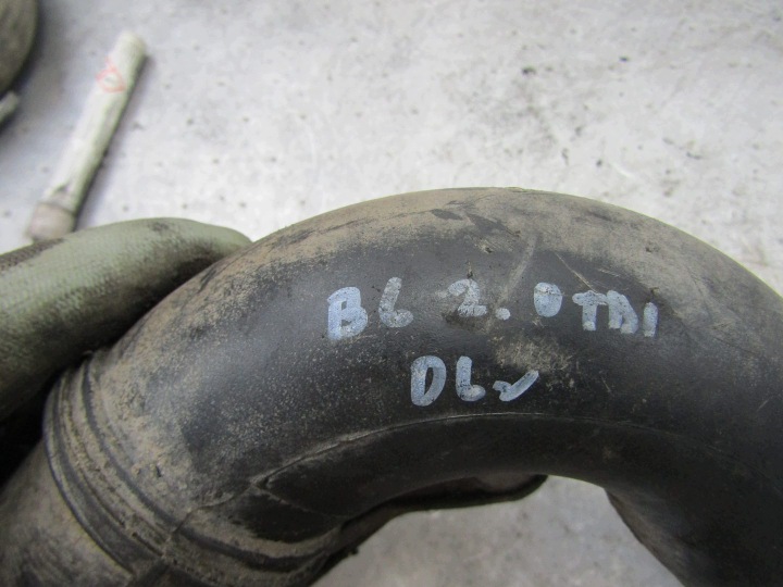 фото №9, Vw passat b6 2.0 tdi 06r труба трубка  повітря турбіни 1k0145762