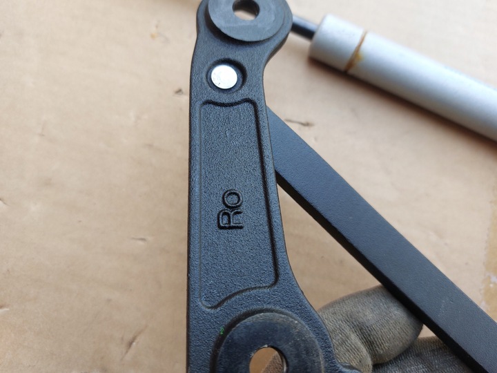 фото №3, Петля кришки зад лівий праві aston martin vantage 16r