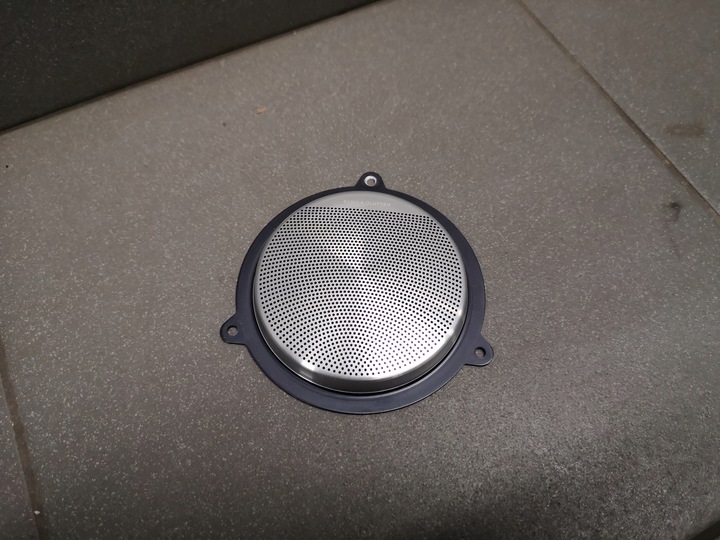 фото №1, Маскировочная накладка динамика зад b&o audi a8 d3