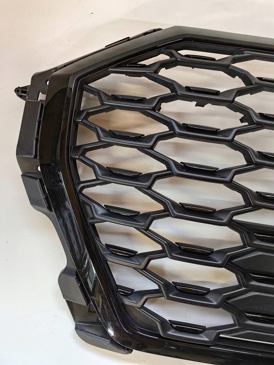 фото №6, Audi q3 83a рестайлинг чёрный - решётка радиатора решётка сцепление рекомендую