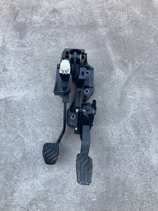 фото №1, Педаль тормоза dacia duster ii 2 4x4 1,5dci 8201606986