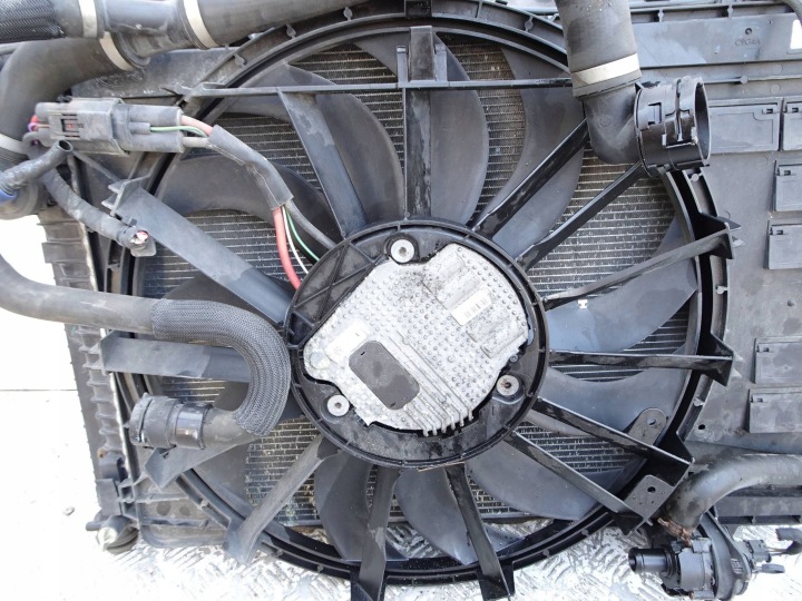 фото №11, Радиатор kpl. land rover discovery sport v 14-19 r. 2.0 d gj328c607bb