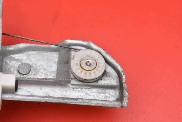 фото №5, Стеклоподъемник правый перед eu 9812081580 citroen c3 3 iii 5d hb 16-20