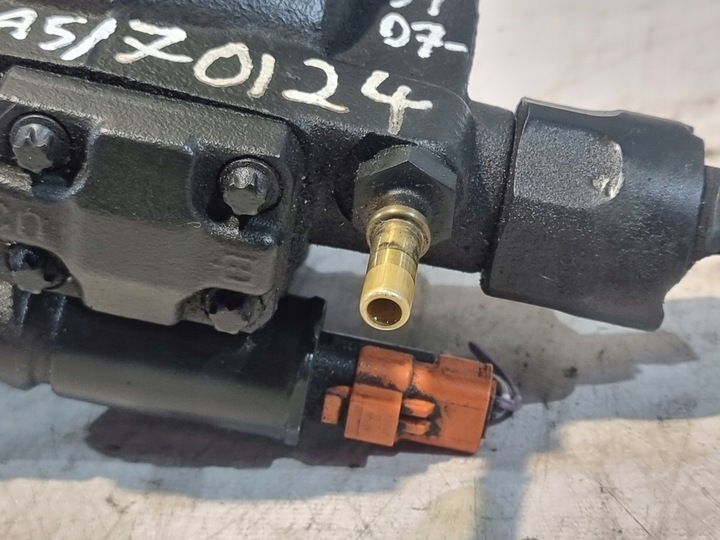 фото №10, Насос впрыскивающий оригинальный номер 9636818480 peugeot 307 2.0 hdi 66kw 03r