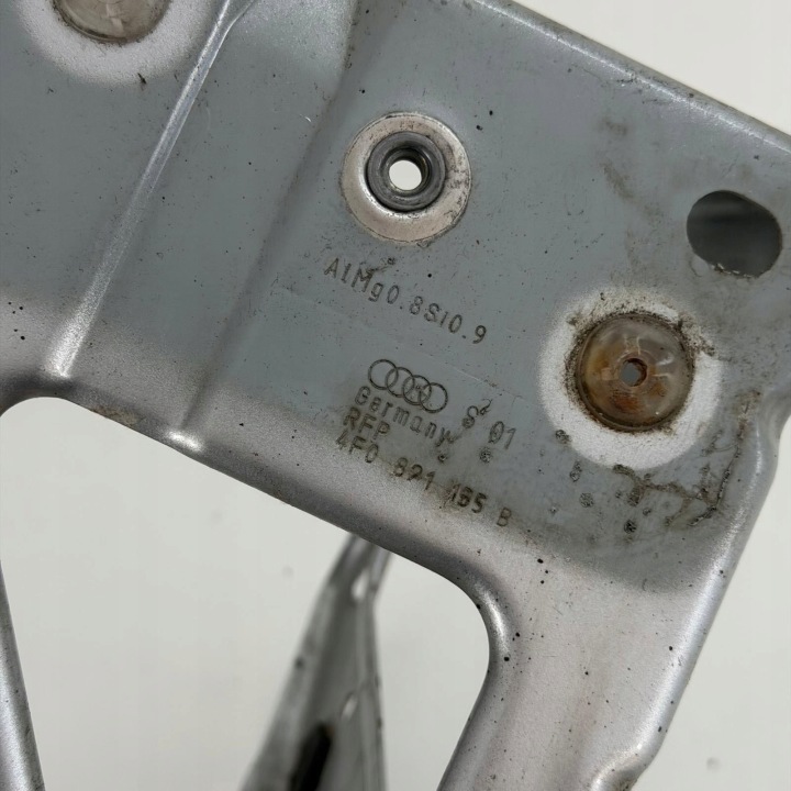 фото №6, Тримач кріплення крила праве перед audi a6 s6 c6 oem номер оригінал 4f0821135b