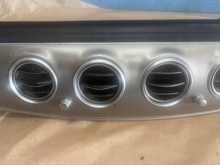 фото №4, Mercedes e-klasa w213 решітка повітропровід середня ambiente a2136809100 європа