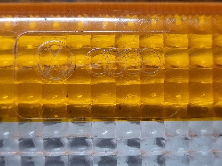 фото №9, Audi 80 b2 100 c3 лампа левая w крышка багажника 445945093a