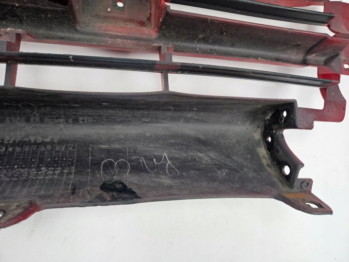 фото №16, Mitsubishi l200 ii 1996 - 2001 решётка средняя бампера перед mr144777