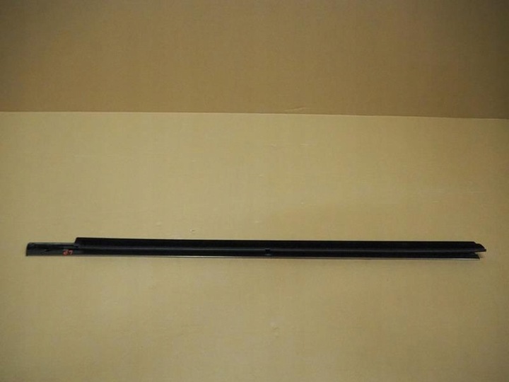 фото №5, Планка ущільнювач скла лівий перед grand cherokee wk2 рестайлінг