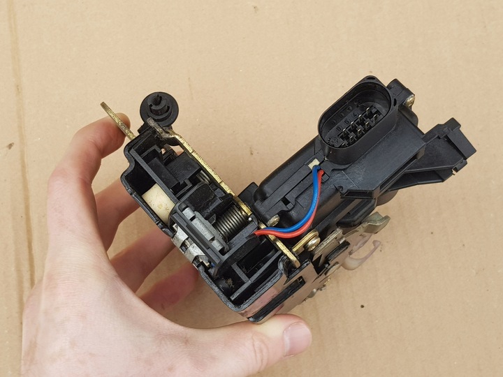 фото №9, Замок дверь правые перед / audi a2 / 8z1837016a / 9 pin / европа / исправный