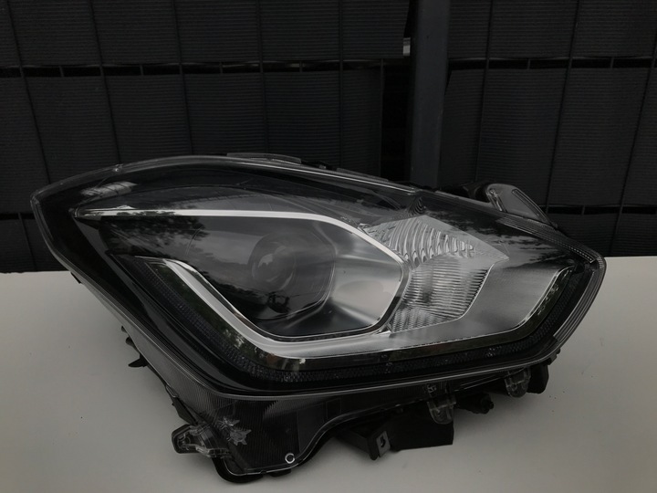 фото №1, Suzuki swift mk8 правая лампа перед полный led