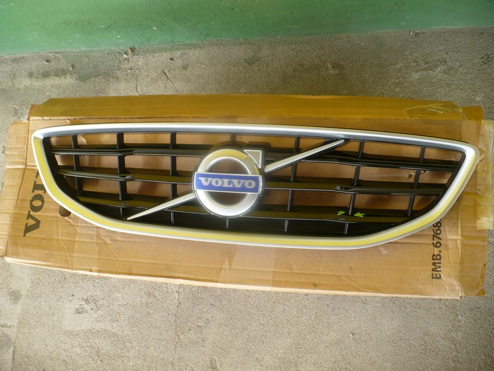 фото №1, Решётка радиатора решётка volvo v40 ii 31353120 12-19r