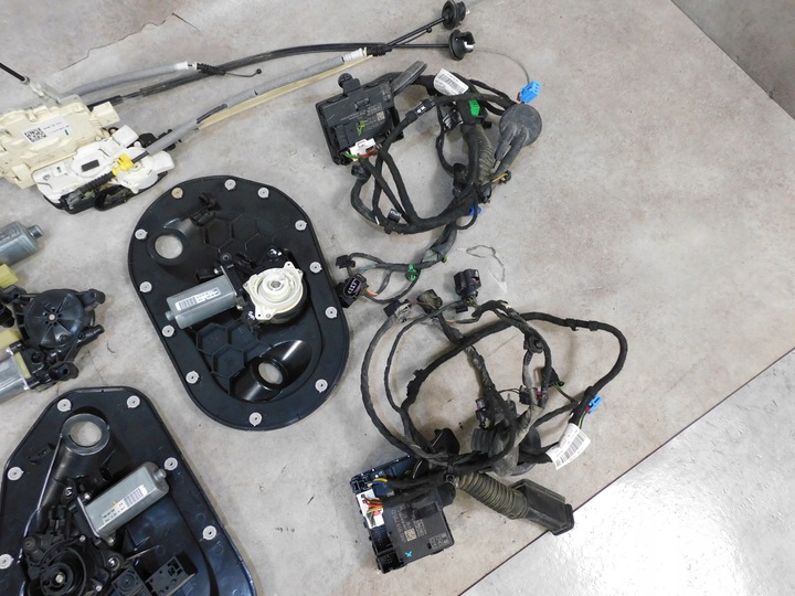 фото №7, Audi q7 4m натяжители дверь softclose soft close комплект передний рестайлинг