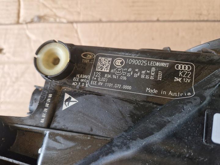 фото №3, Audi q3 лампа правая matrix 83a941036 красивая