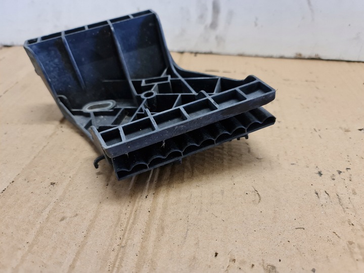 фото №3, Ковзун бампера лівий зад audi a8 d2 4d0807571