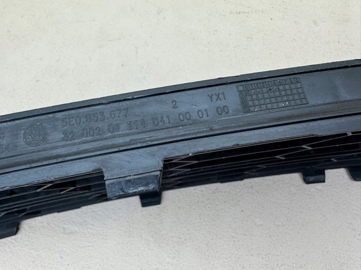 фото №12, Skoda octavia 3 iii рестайлинг 16-20r решётка средняя бампера перед 5e0853677